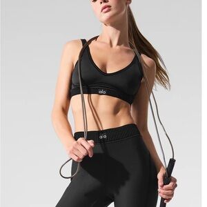 ALO Yoga Airlift Line Up Sports Bra